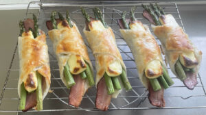 Read more about the article Beef Wellington & Bacon Asparagus Wraps